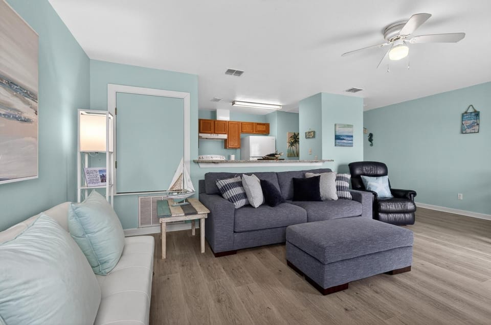 Y Knot Go to the Beach! Cute Beach Condo (737)
