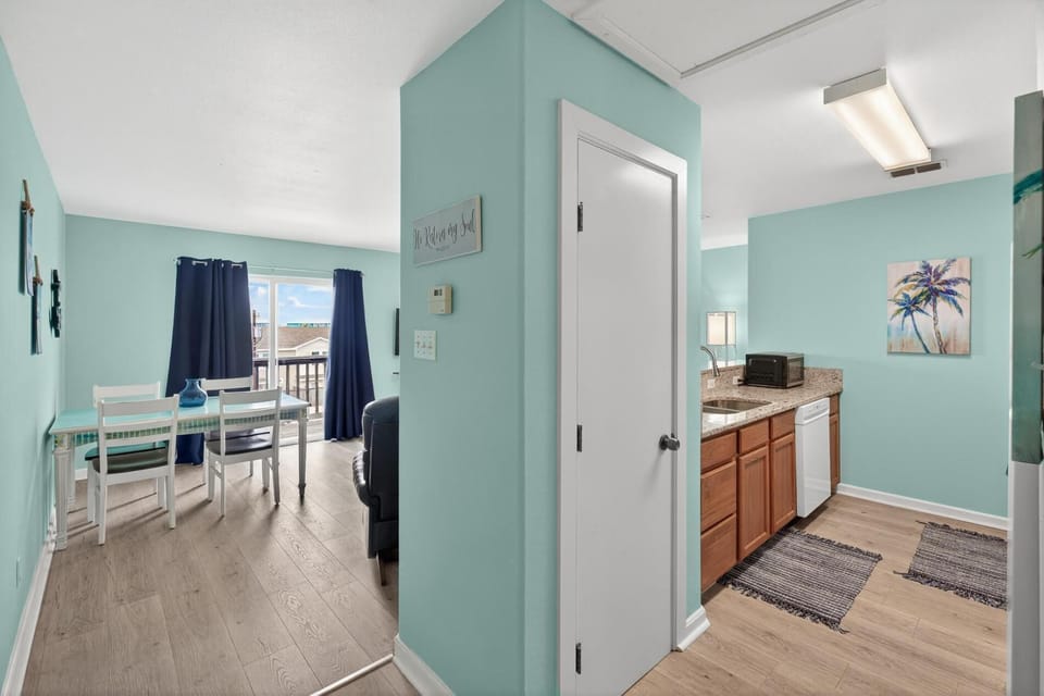 Y Knot Go to the Beach! Cute Beach Condo (721)