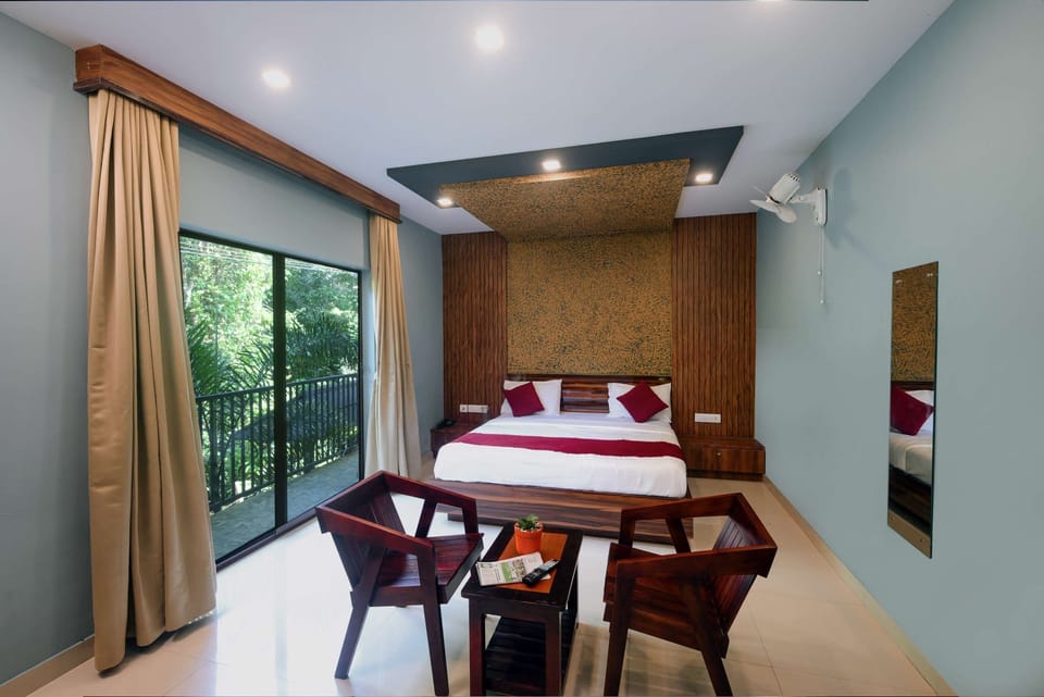 Superior Room, Balcony, Garden View | Laptop workspace, iron/ironing board, free WiFi