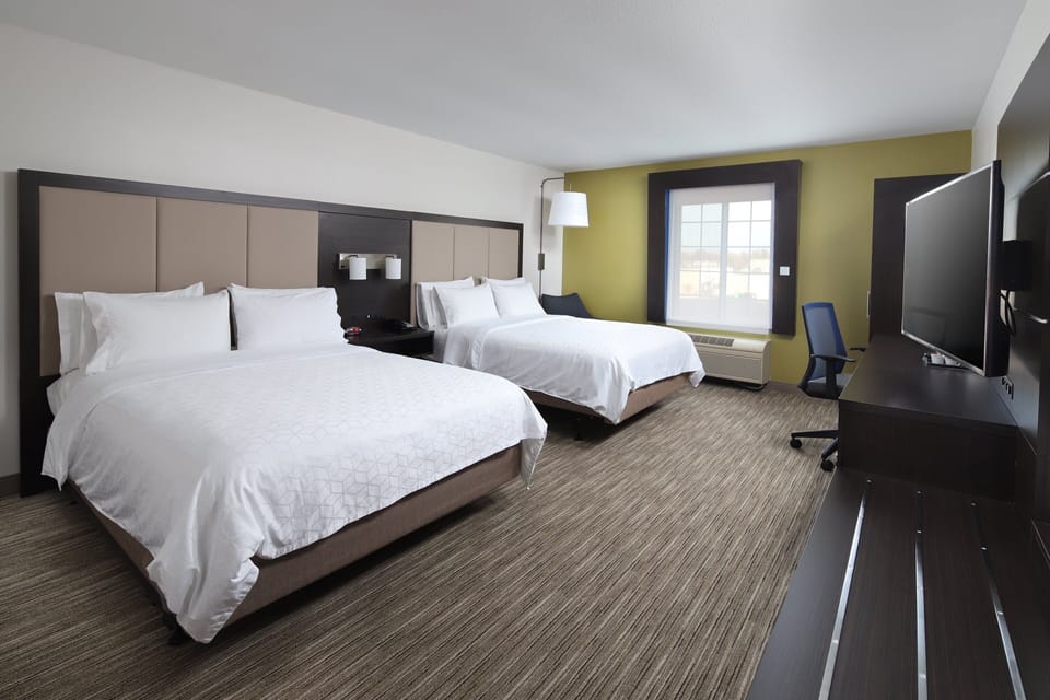 Hypo-allergenic bedding, in-room safe, desk, laptop workspace
