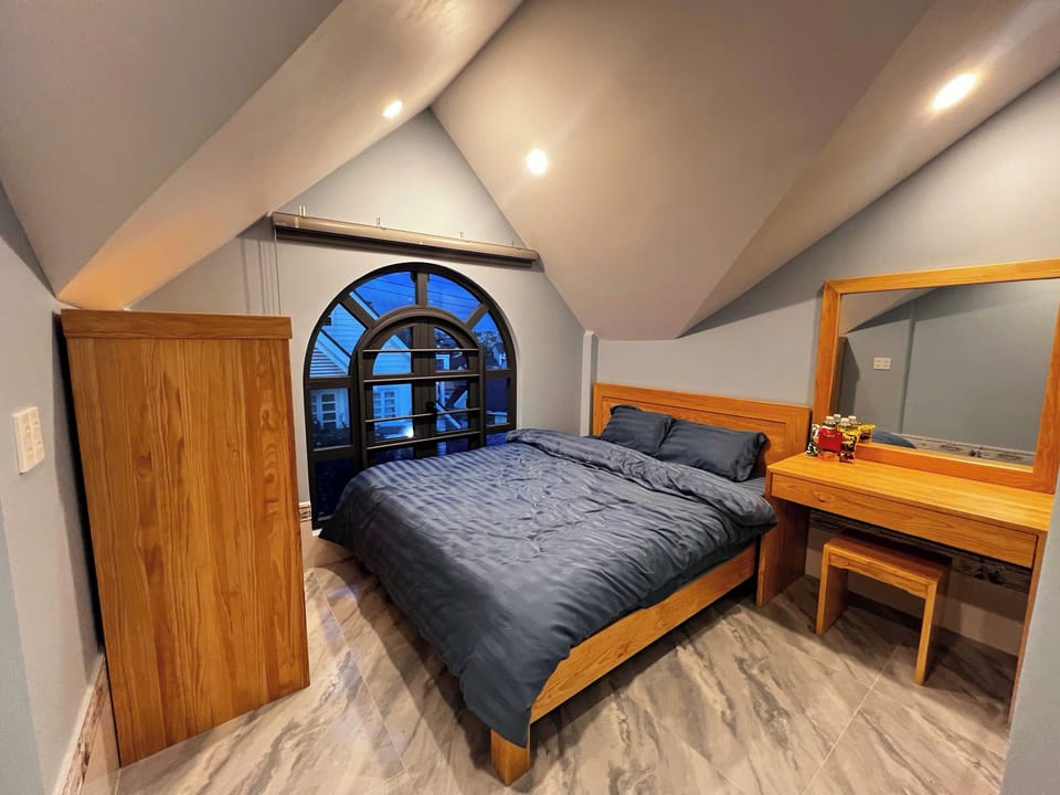 Deluxe Double Room | Desk, iron/ironing board, free WiFi, bed sheets