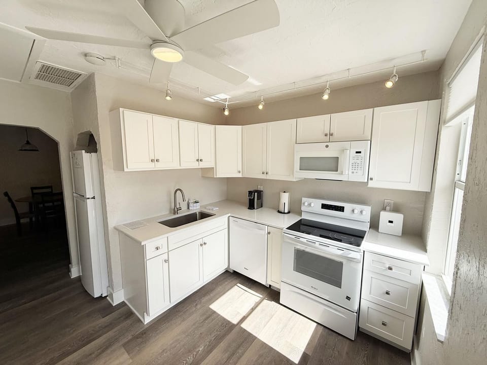 Venice Villas 1BR – Sleeps 4 Regina (7061)