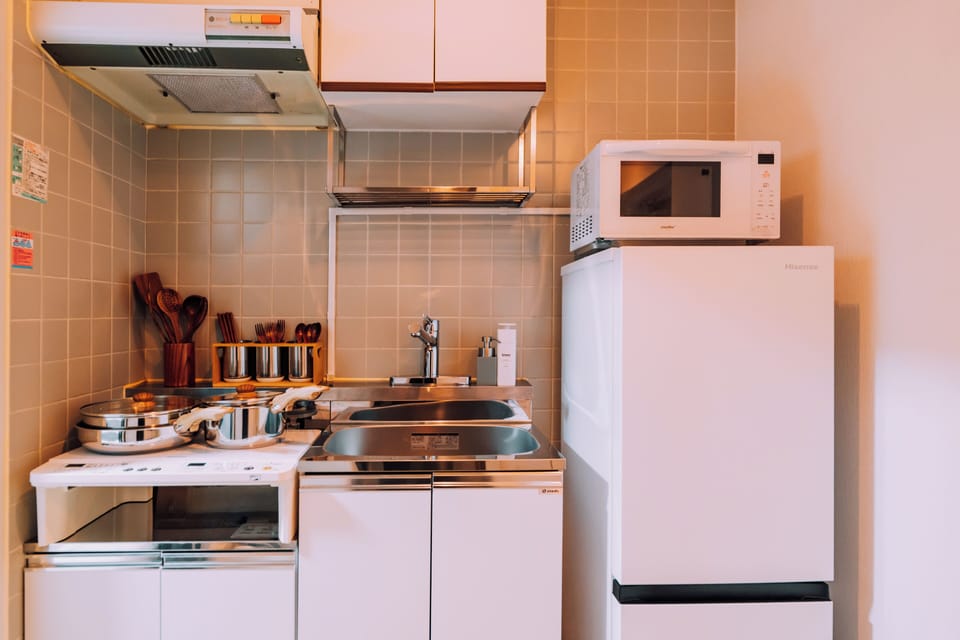 Full-size fridge, microwave, stovetop, cookware/dishes/utensils