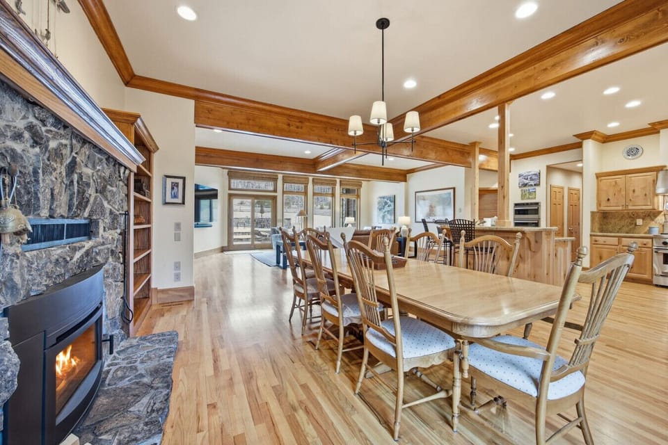 Dining Room Space Seats for eight