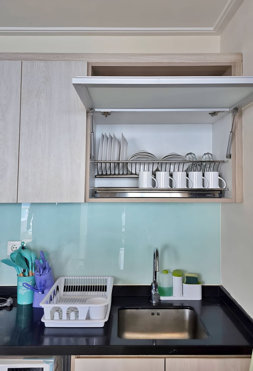 Apartment, 2 Bedrooms, City View | Private kitchen | Fridge, microwave, stovetop, cookware/dishes/utensils