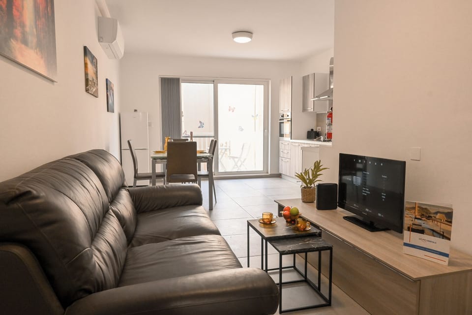 Family Apartment, 1 Bedroom, Balcony (Camelia Seaview 1 Bd Apart In St Paul) | Living area