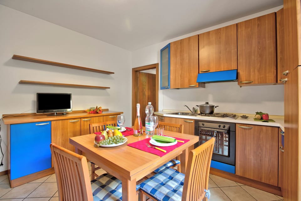 Standard Apartment, Multiple Bedrooms (Appartamento Gioale) | Private kitchen | Fridge, microwave, oven, stovetop