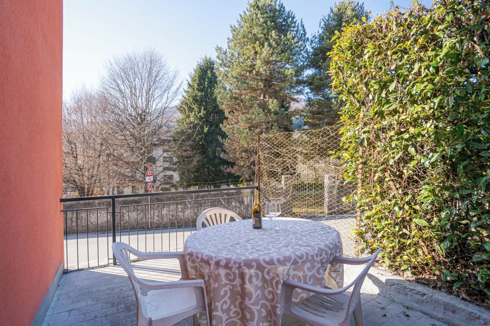 Family Apartment, Multiple Bedrooms, Mountainside (Casa Lauretta) | Outdoor dining