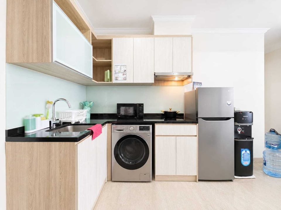 Apartment, 2 Bedrooms, City View | Private kitchen | Fridge, microwave, stovetop, cookware/dishes/utensils
