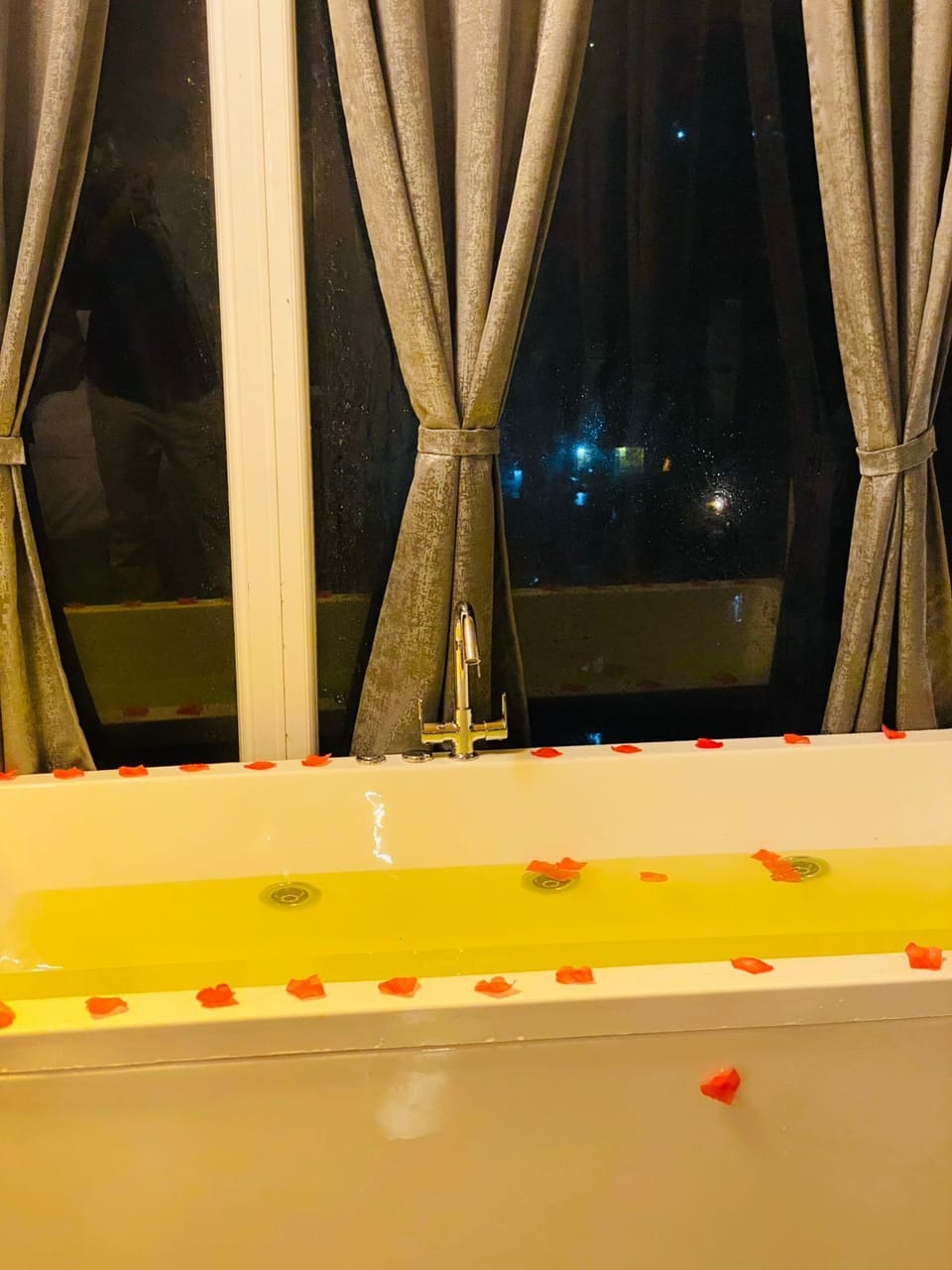 Romantic Room | Bathroom