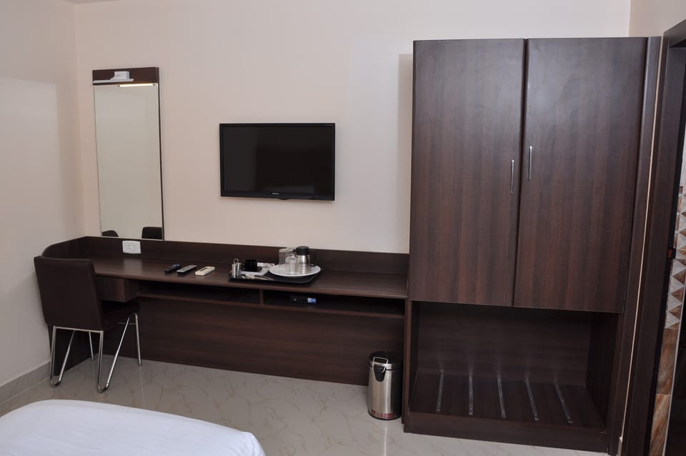 Double Room | Iron/ironing board, free WiFi