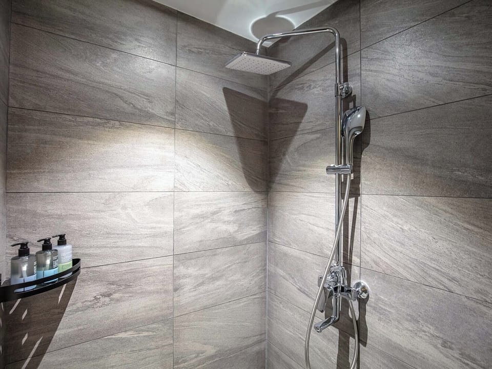 Economy Twin Room | Bathroom | Free toiletries, hair dryer, slippers, towels