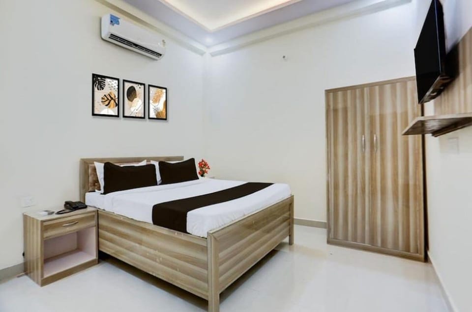 Deluxe Room, Air conditioning | Desk, free WiFi