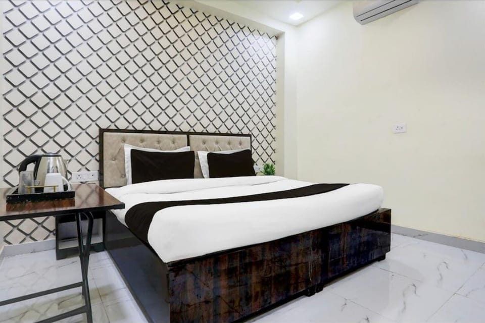 Deluxe Room, Air conditioning | Bathroom | Towels