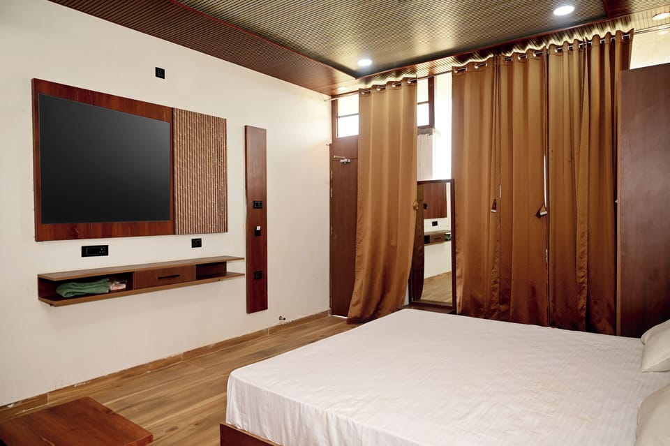 Luxury Room, River View | Iron/ironing board, free WiFi