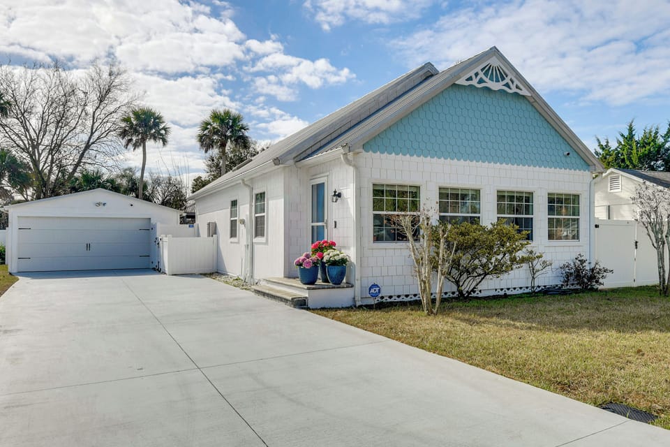 Exterior | Single Story | Driveway Parking (4 Vehicles) | Boat Parking On-Site