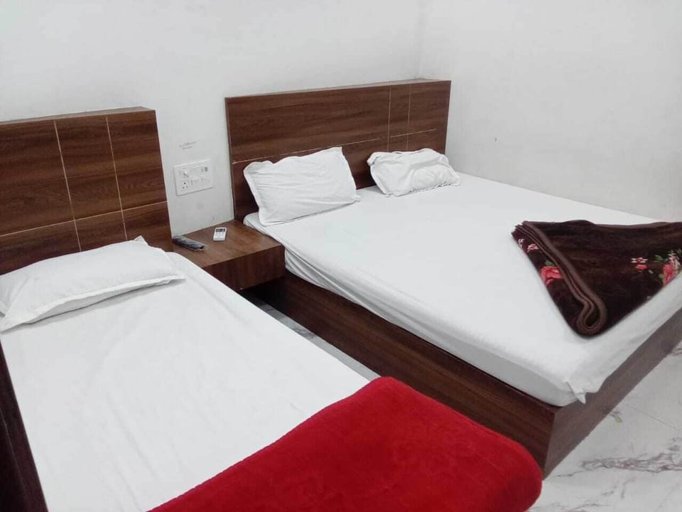 Triple Room | Free WiFi, bed sheets