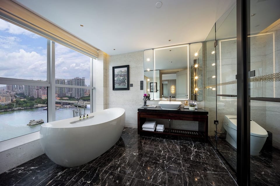 Comfort Double Room, 1 King Bed, Housekeeping, Canal View | Bathroom | Free toiletries, hair dryer, slippers, towels