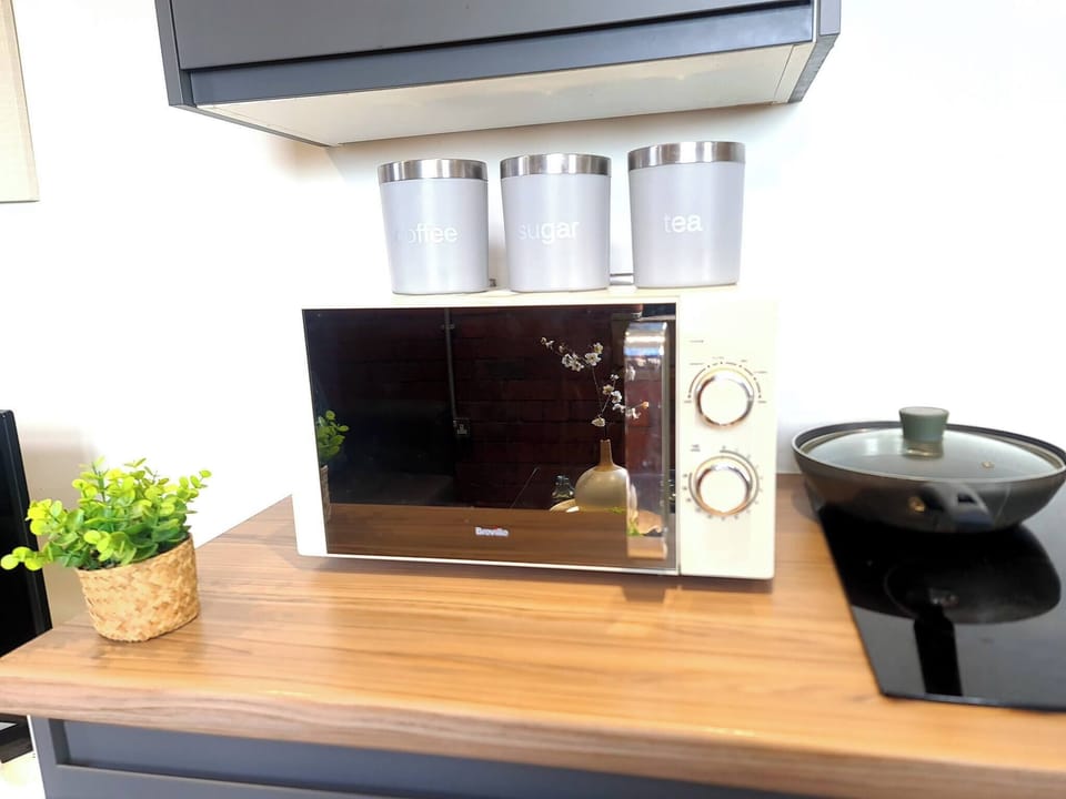 Apartment, 2 Bedrooms | Microwave