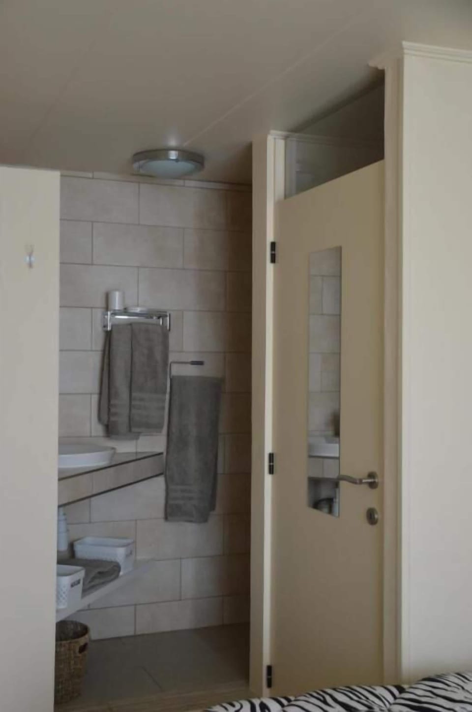 Standard Twin Room, Garden View | Bathroom