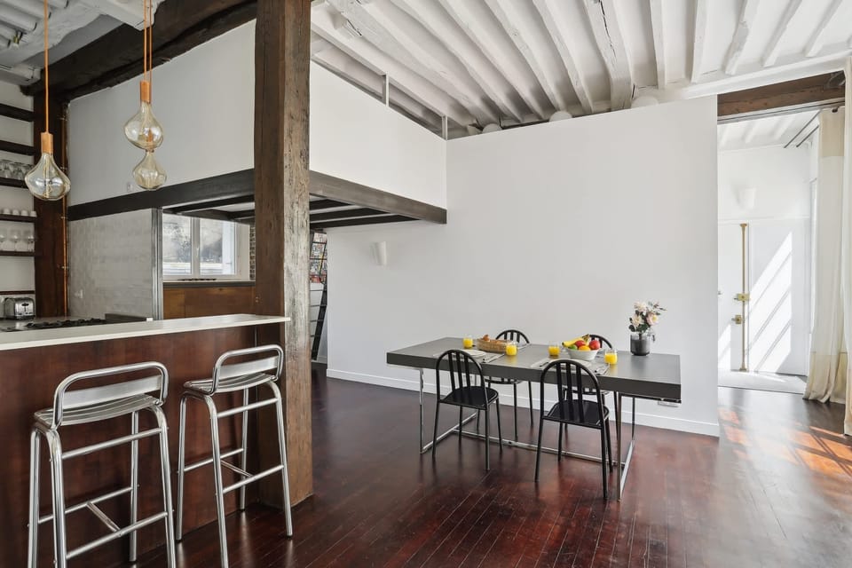 The kitchen and dining area