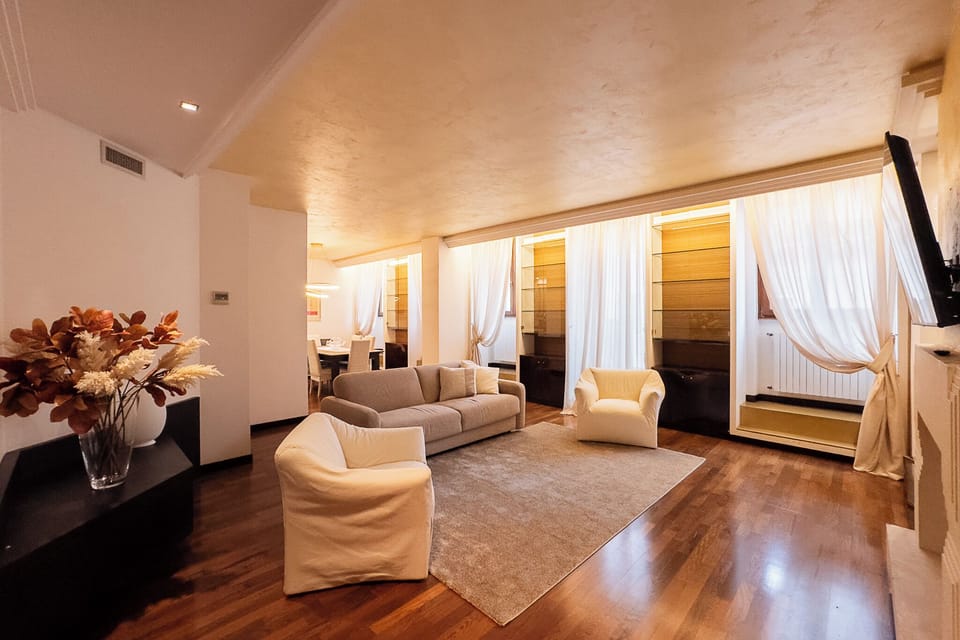 Apartment, 3 Bedrooms, City View | Living area