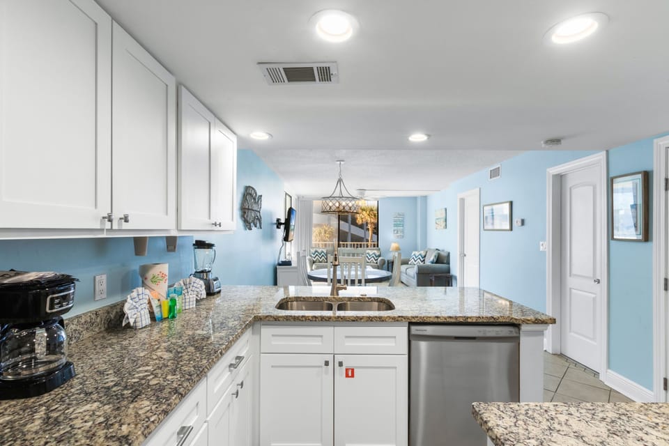 Family Condo, 2 Bedrooms, Balcony, Pool View | Private kitchen | Fridge, microwave, oven, stovetop