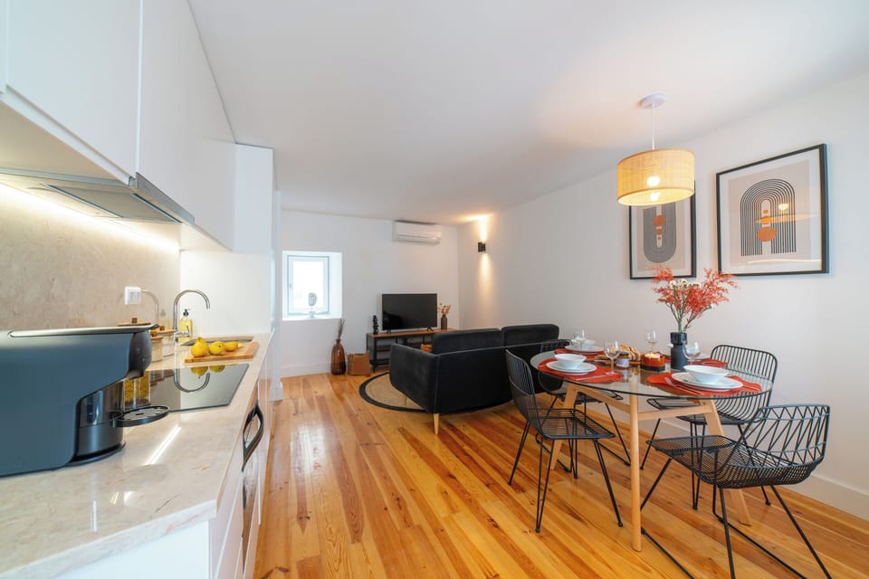 Deluxe Apartment, 2 Bedrooms (São Bento Duplex 3) | Dining