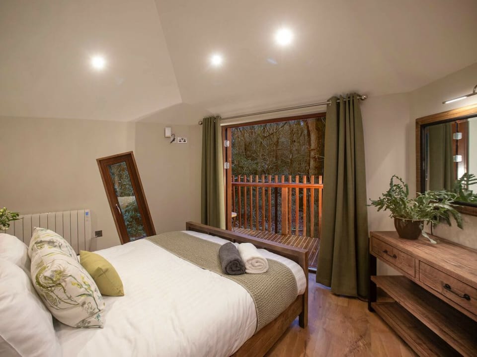 Glentress Forest Golden Oak Treehouse