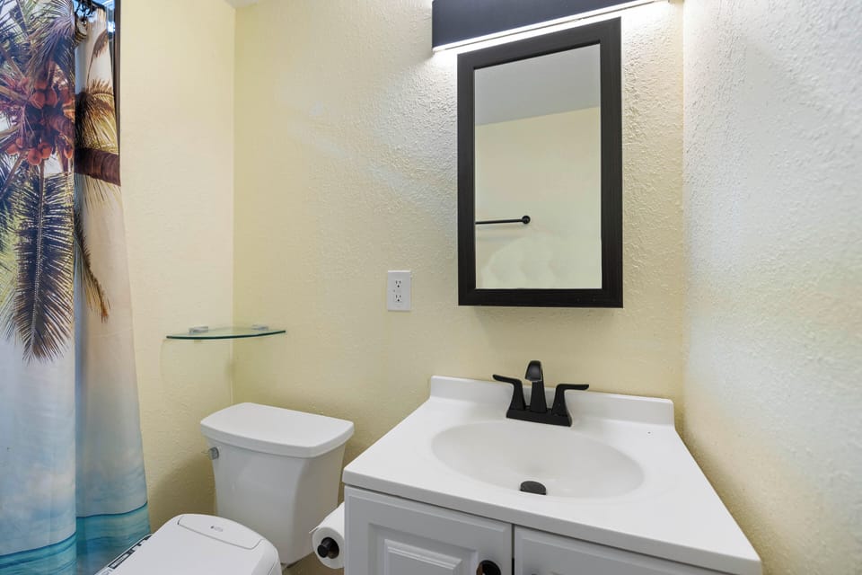 Heated Pool & Boat Dock! Port Charlotte Getaway Cottage in Port Charlotte