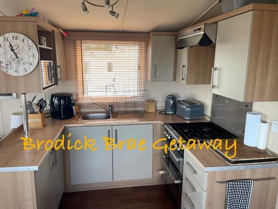 Mobile Home, 3 Bedrooms, Smoking, Balcony | Interior