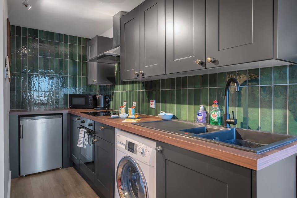 Cottage, 1 Bedroom, Non Smoking | Private kitchen | Full-size fridge, oven, stovetop, toaster