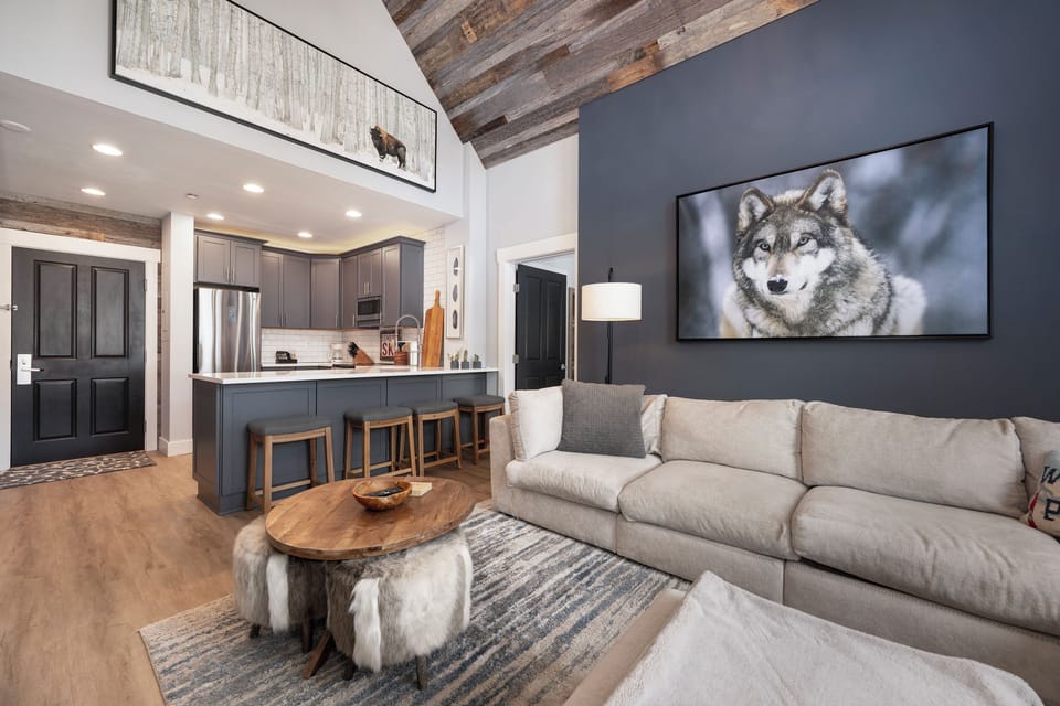 Condo, 2 Bedrooms | Living area