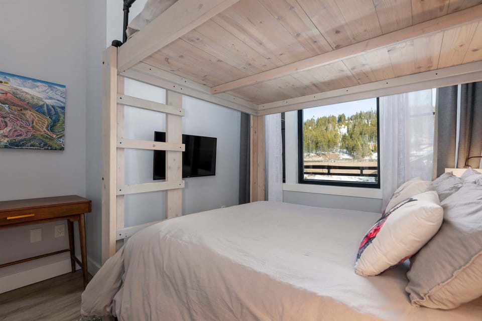 Condo, 2 Bedrooms | 2 bedrooms, iron/ironing board, WiFi (free)