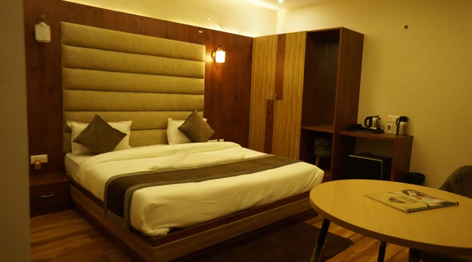 Signature Double Room, City View | Desk, free WiFi