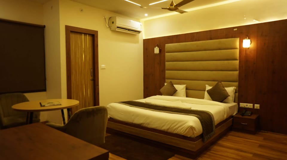 Signature Double Room, City View | Desk, free WiFi
