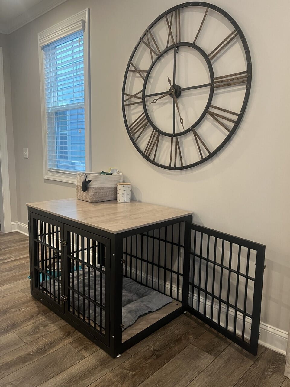 Pet crate for guest use