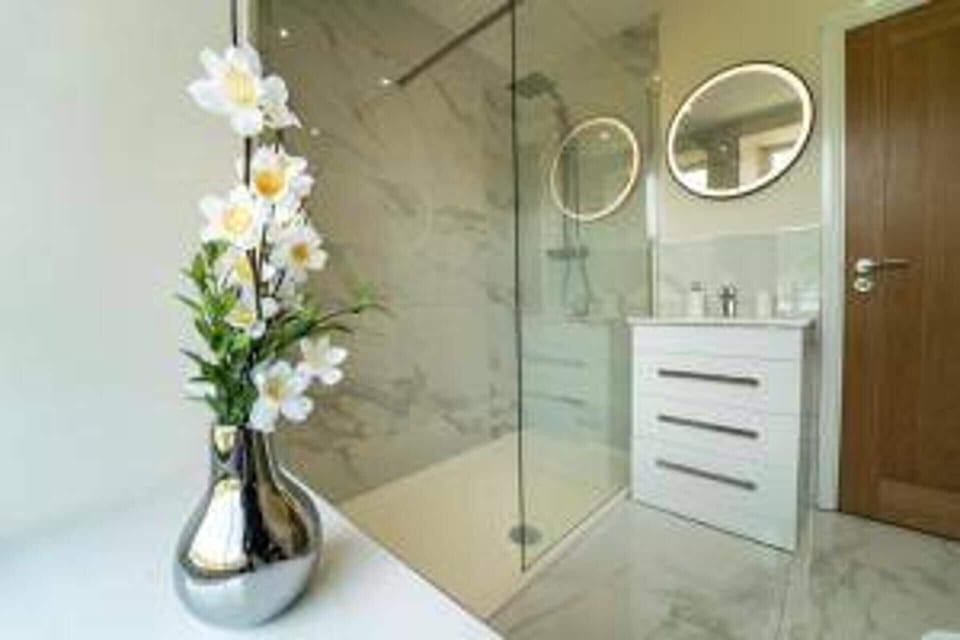 Separate tub and shower, deep soaking tub, hair dryer, towels