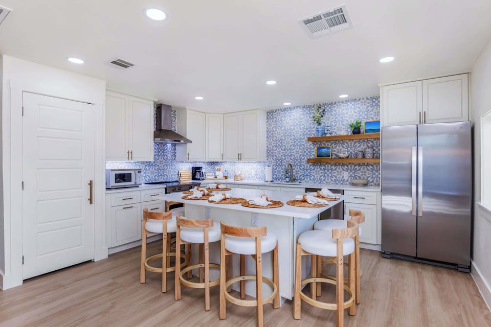 House, Multiple Beds, Pool Access, Pool View (Dream Weaver) | Private kitchen
