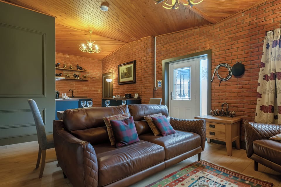 Cottage, 2 Bedrooms, Non Smoking | Living area