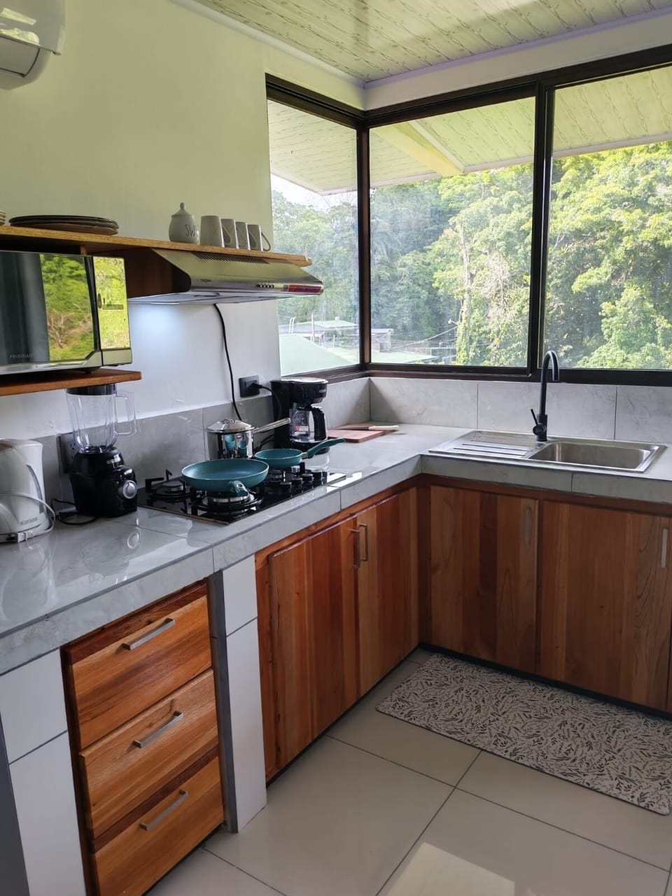 Suite, Mountain View | Private kitchen | Fridge, microwave, stovetop, toaster