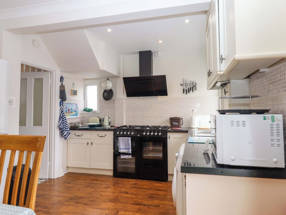 Dishwasher, cookware/dishes/utensils