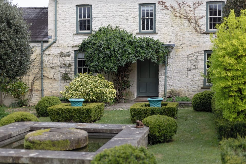 Cottage | Property grounds