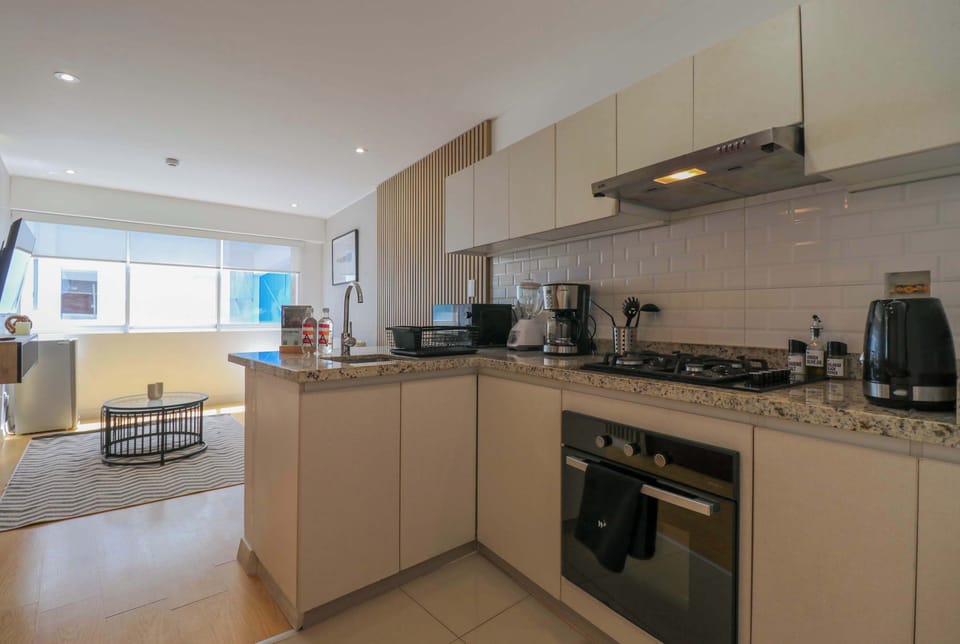 Modern and fully equipped kitchen