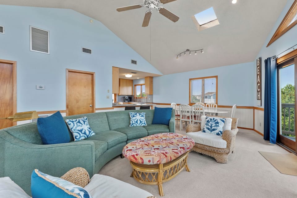 DU602: Sandhill Unit | Top Level Living Area