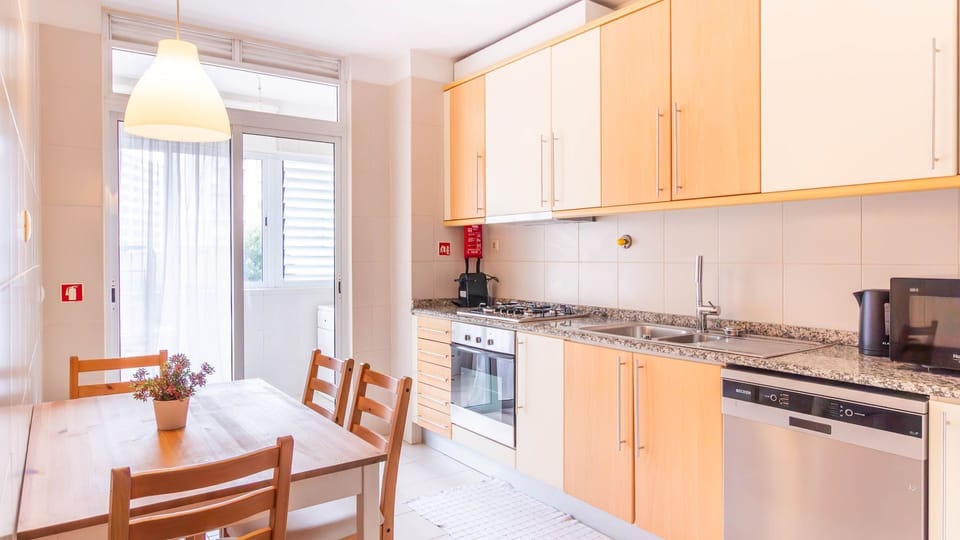 Fully equipped kitchen with modern appliances, perfect for short or long stays.
#FullyEquippedKitchen #ExtendedStay #PortoApartment