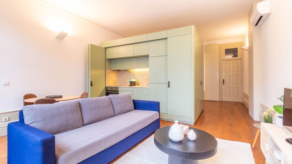Inviting living room setup with modern touches. #LivingSpace #UrbanComfort