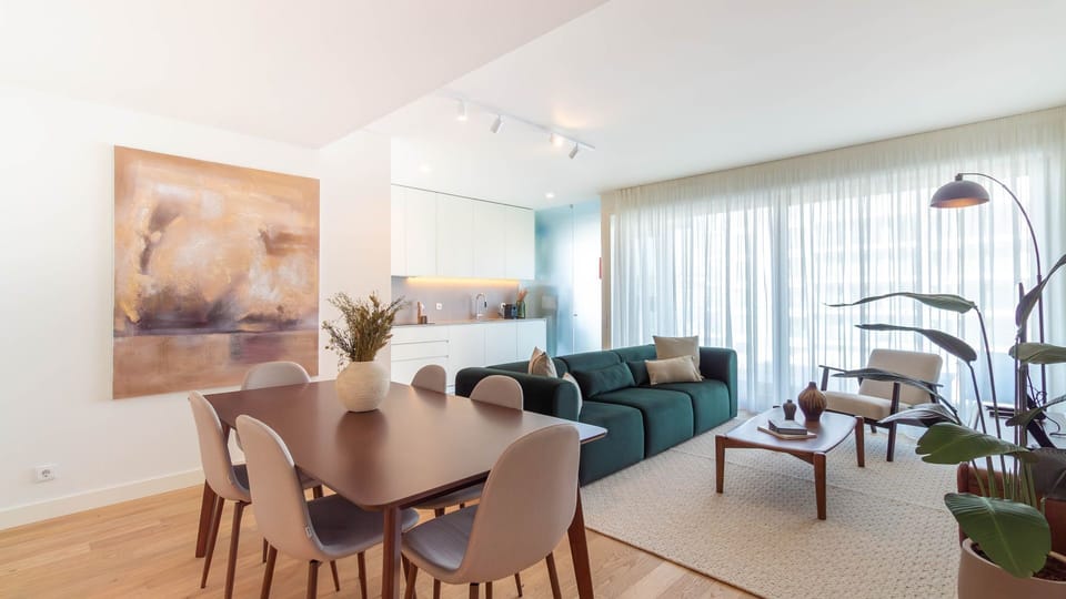 Stylish open-concept living space with floor-to-ceiling windows and contemporary design. A bright, elegant setting just minutes from Porto’s historic center. #GaiaApartment #ModernStay #PortugalGetaway