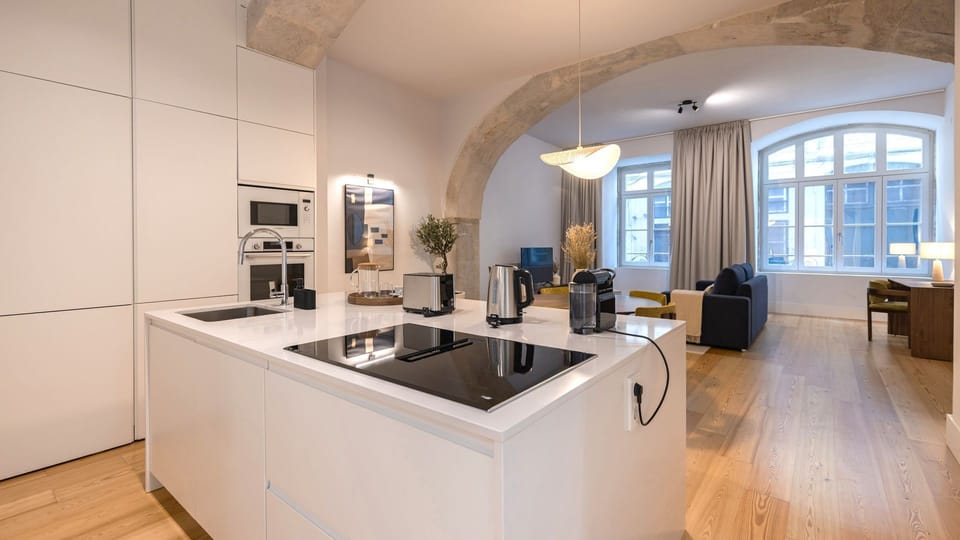 Fully equipped modern kitchen with sleek white finishes and premium appliances, seamlessly flowing into a bright and spacious living area. Ideal for long breakfasts, relaxed cooking moments, and stylish city stays.
#OpenSpaceLiving #ModernKitchen