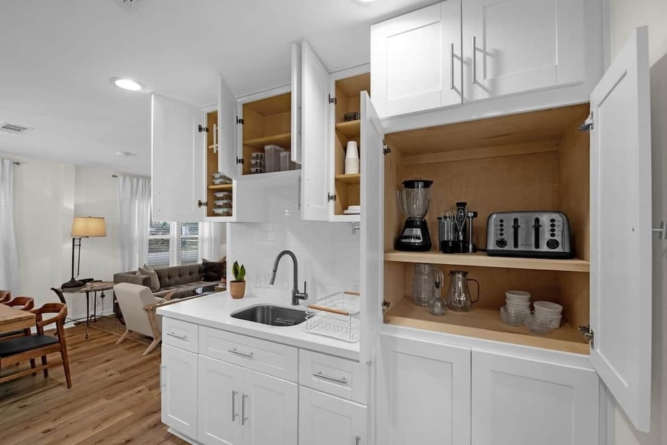 This thoughtfully stocked kitchen includes everything you need to cook and dine with ease—full-size refrigerator, stove, microwave, and essential cookware. Ideal for home-style meals during your Houston visit.